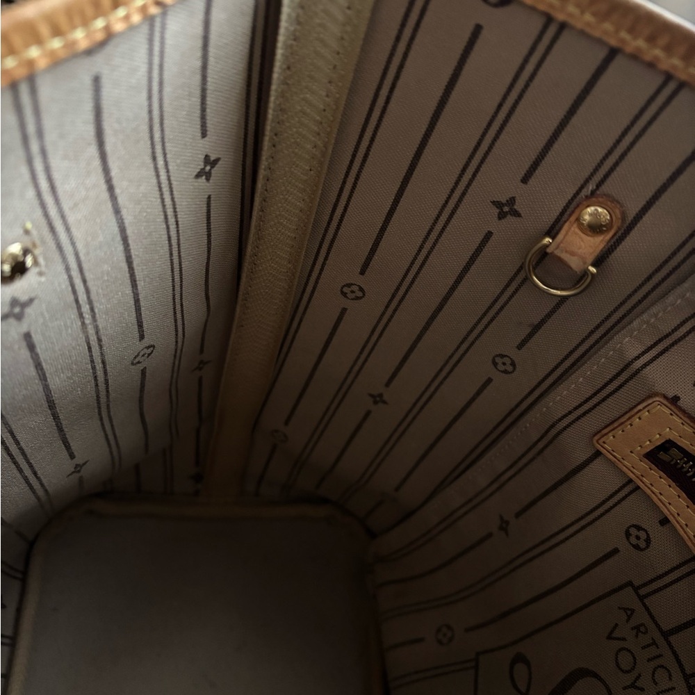 Louis Vuitton Neverfull MM - Picture 8 of 9